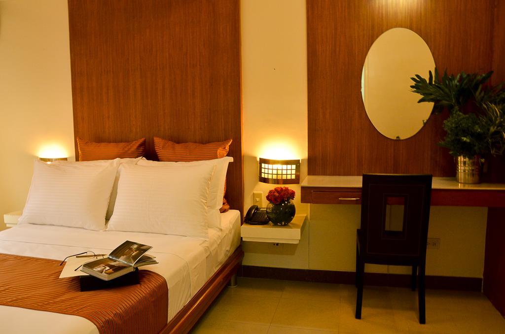 Pghi Hotel Quezon City Bagian luar foto