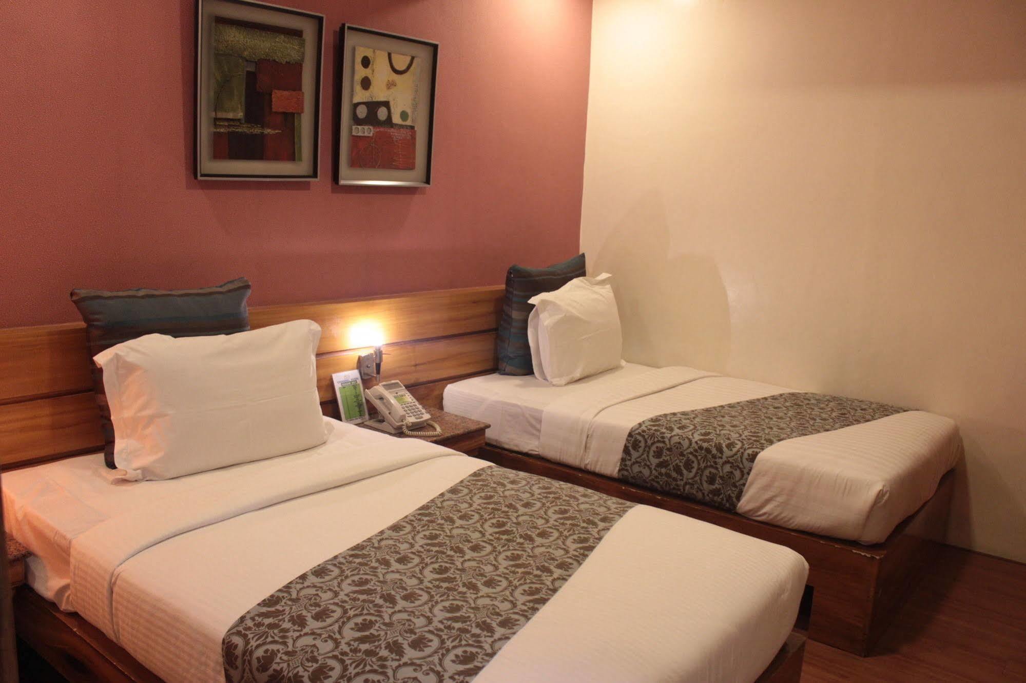 Pghi Hotel Quezon City Bagian luar foto